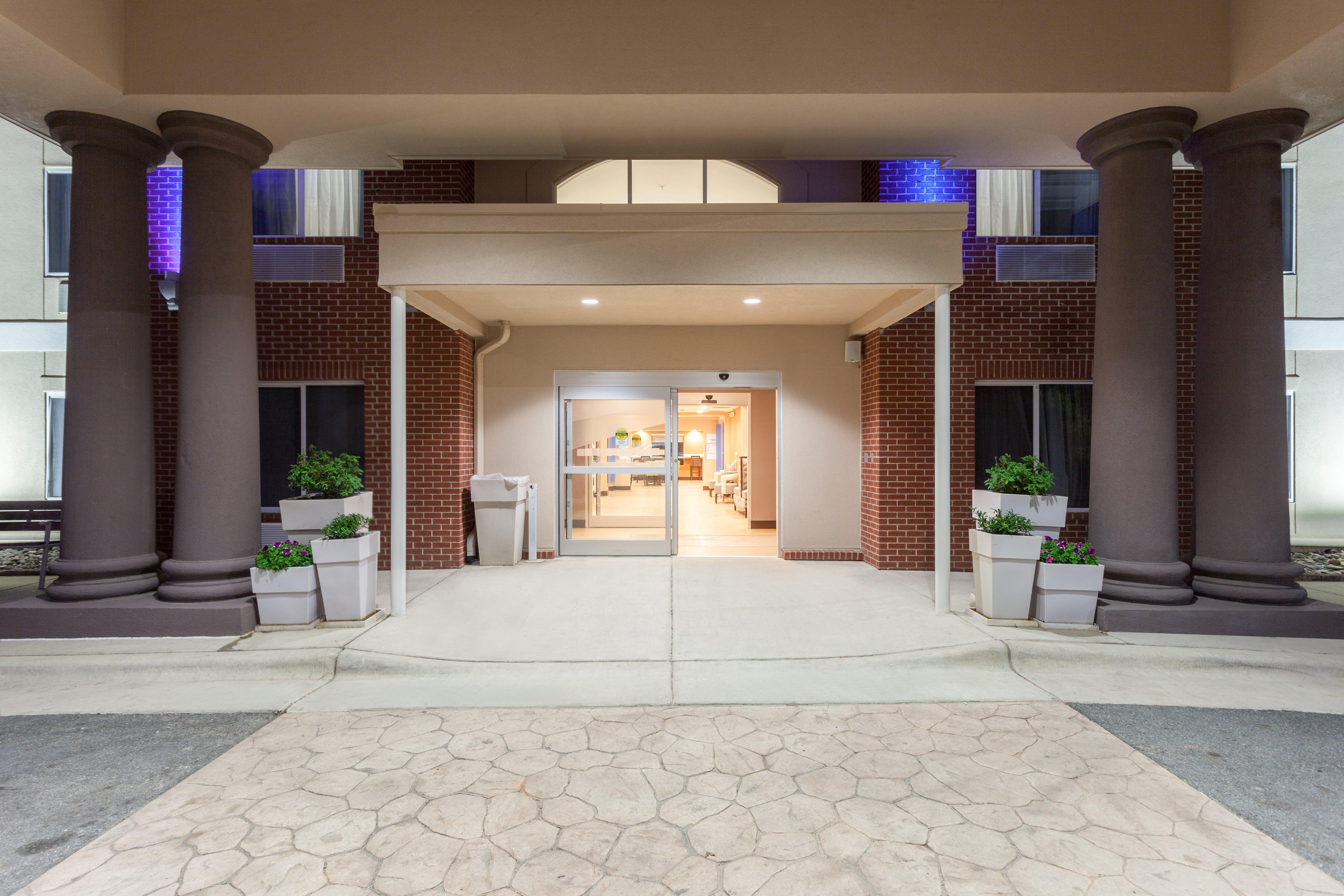 Holiday Inn Express Hotel & Suites Mebane By Ihg Luaran gambar