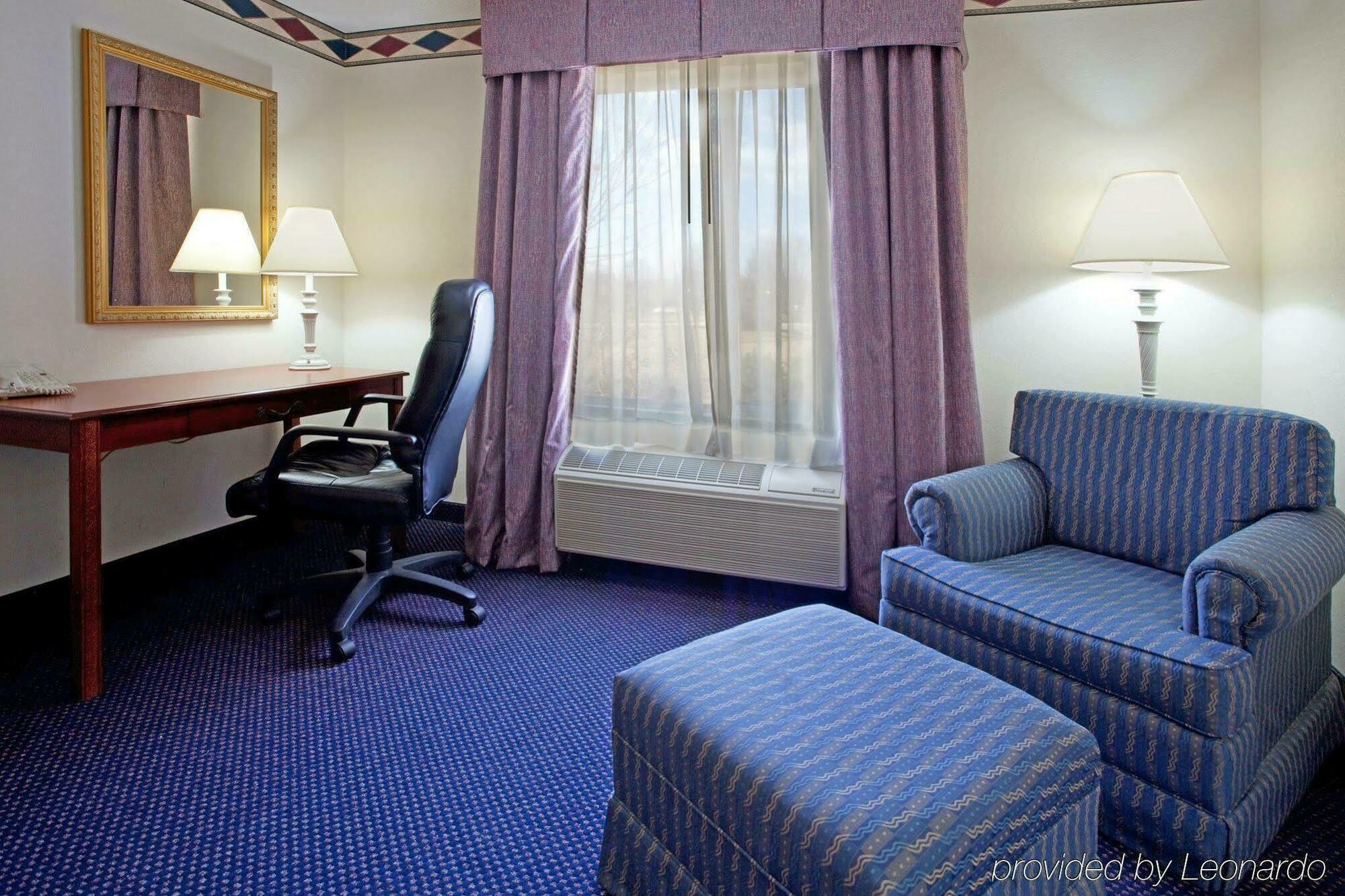 Holiday Inn Express Hotel & Suites Mebane By Ihg Luaran gambar
