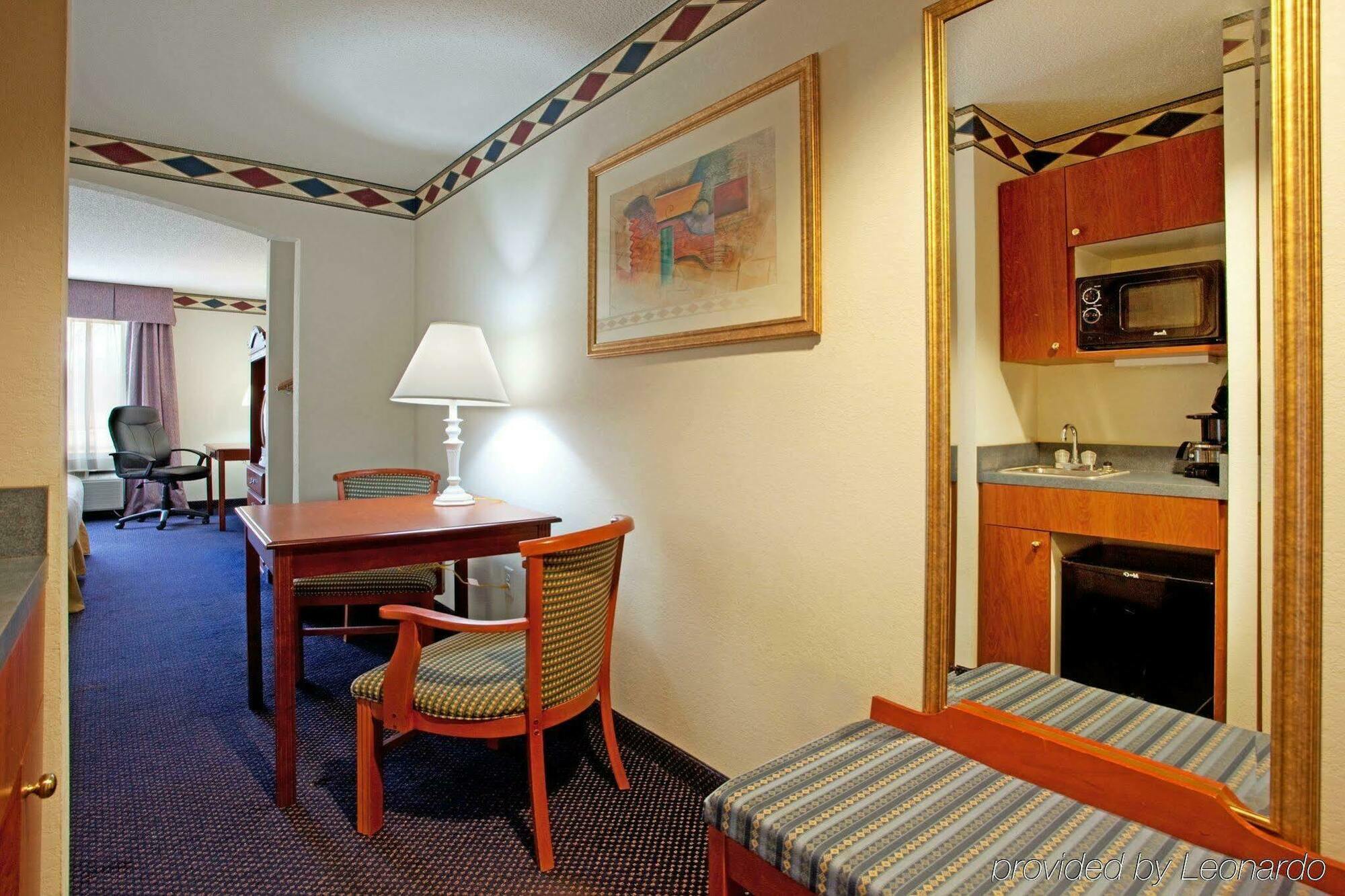 Holiday Inn Express Hotel & Suites Mebane By Ihg Luaran gambar