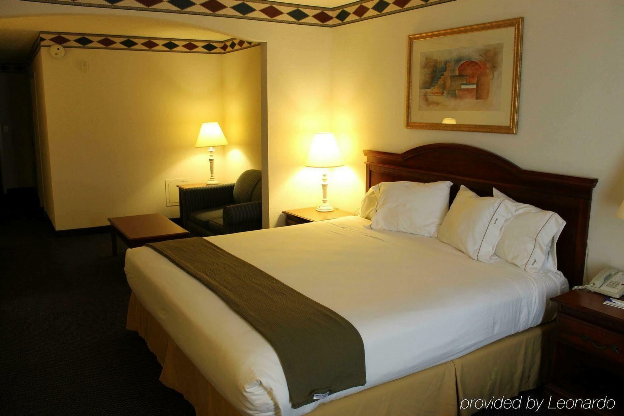 Holiday Inn Express Hotel & Suites Mebane By Ihg Luaran gambar