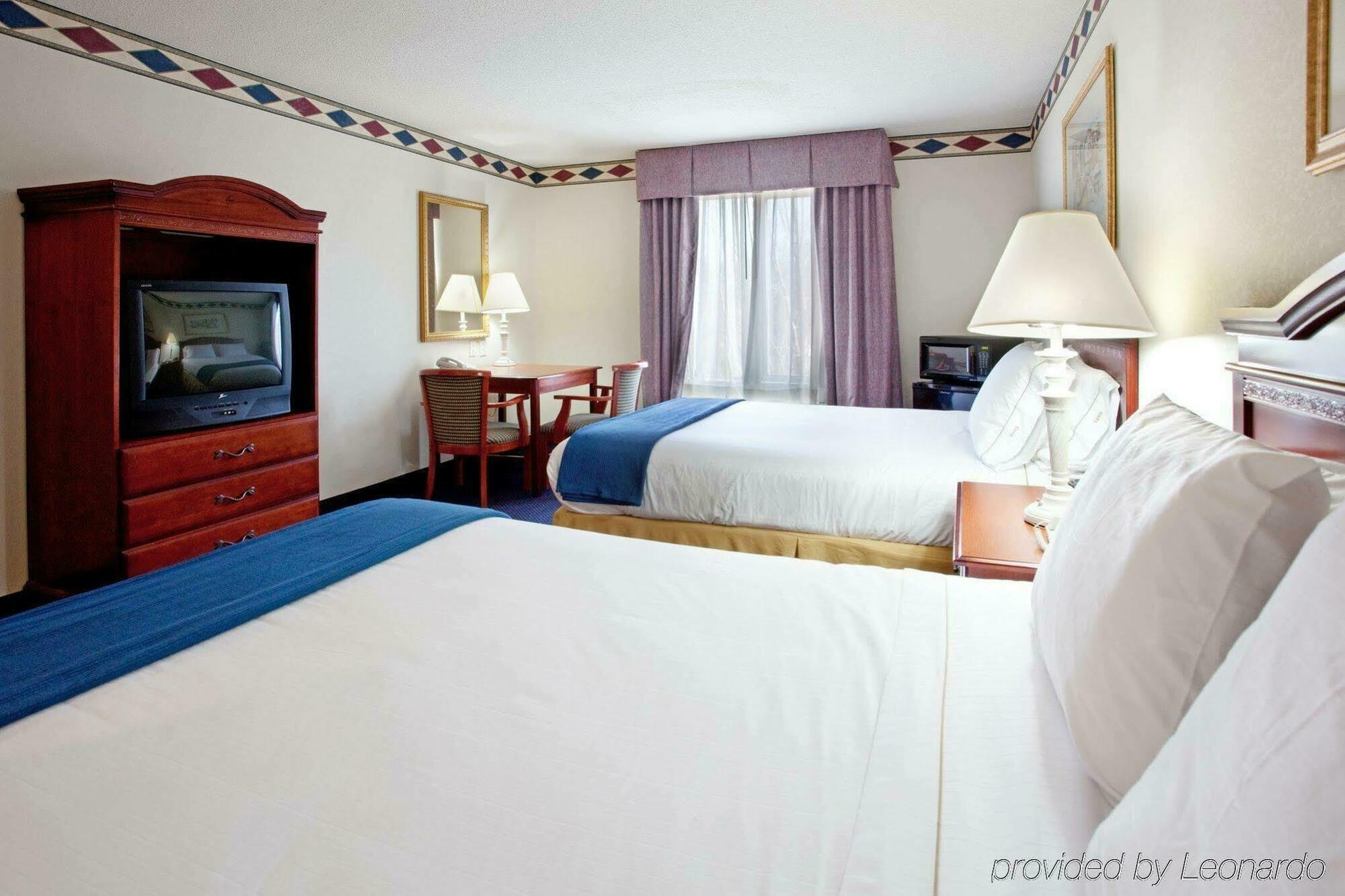 Holiday Inn Express Hotel & Suites Mebane By Ihg Luaran gambar