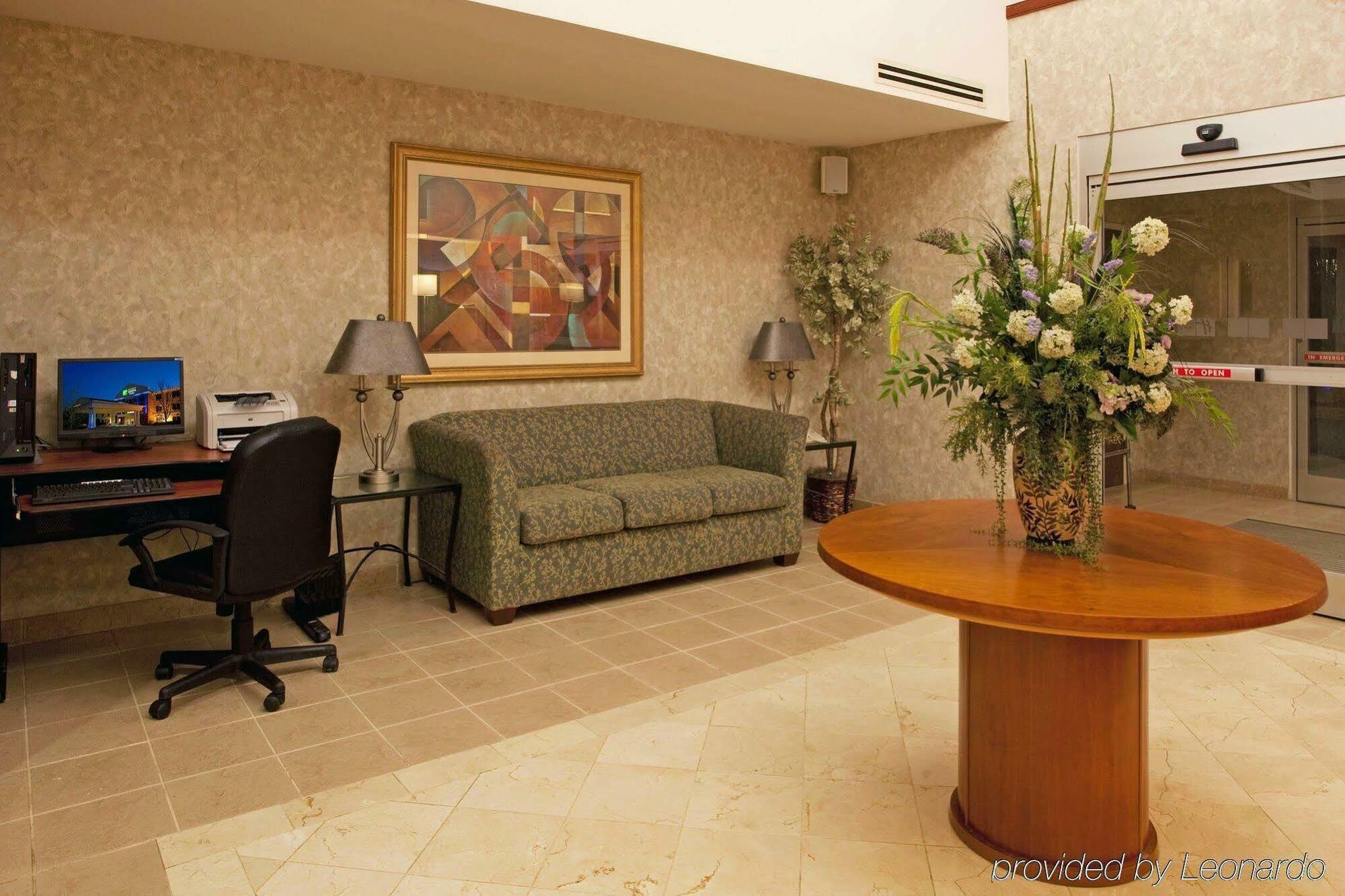Holiday Inn Express Hotel & Suites Mebane By Ihg Luaran gambar