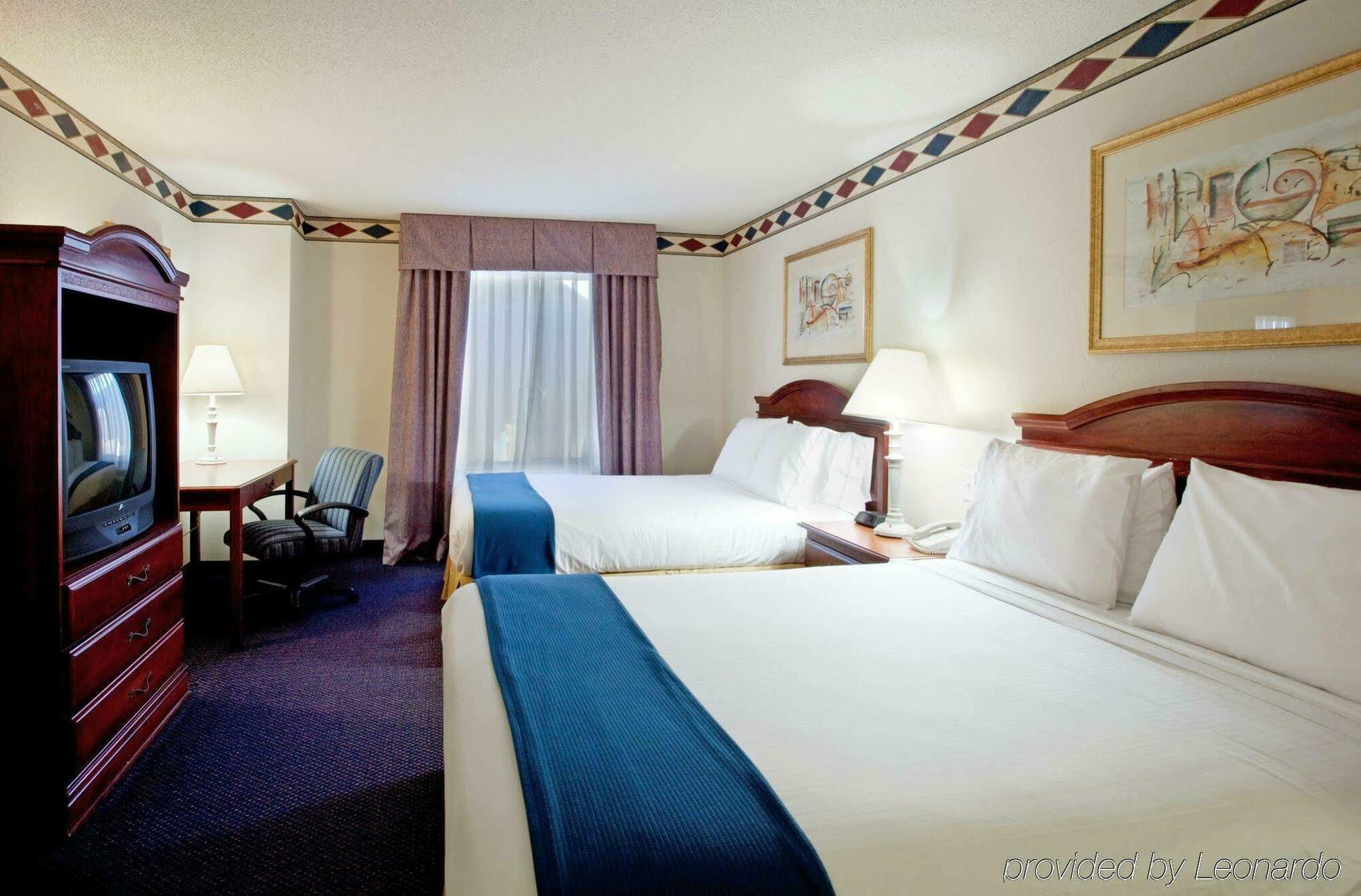 Holiday Inn Express Hotel & Suites Mebane By Ihg Luaran gambar