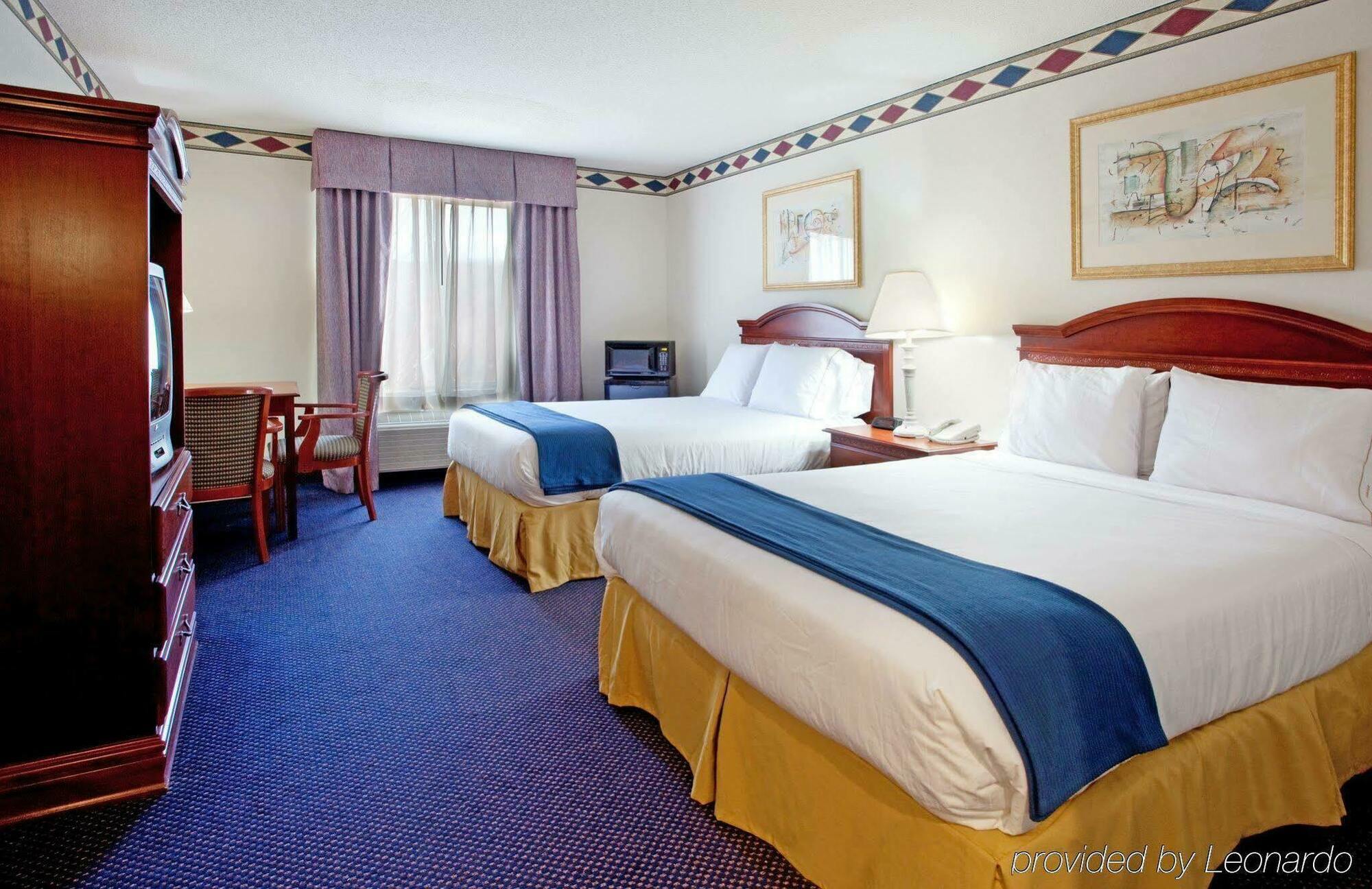 Holiday Inn Express Hotel & Suites Mebane By Ihg Luaran gambar